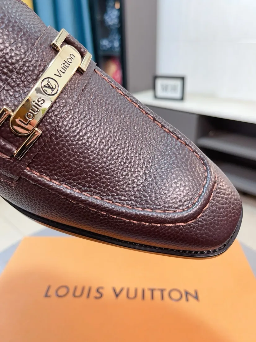 Men's men's shoes 💰500🌸🌸 [Louis Vuitton (LV)] High-end business formal leather shoes 🍀 luxurious and elegant style, both practicality and style, professional focus on details and quality, counter original 1⃣️: 1⃣️ ultra-accurate reproduction 👍🏻! Material: The upper is made of imported original calfskin➕imported Italian cowhide leather. Original anti-slip and wear-resistant outsole! Code number: 38--44 (45 customized)
